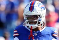 Jogador do Buffalo Bills volta aos gramados da NFL após parada cardíaca em campo