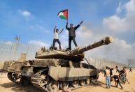 Exército está pronto para uma longa batalha, diz general das forças de Israel no 3º dia de conflito