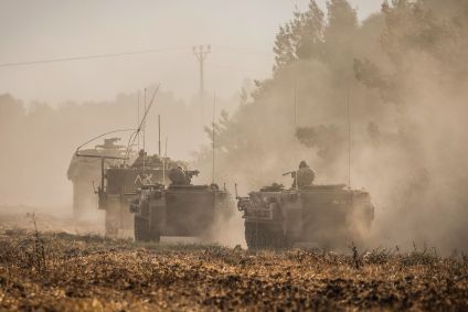Movimentação de militares do Exército de Israel em contraofensiva contra o grupo islâmico Hamas