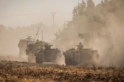 Movimentação de militares do Exército de Israel em contraofensiva contra o grupo islâmico Hamas