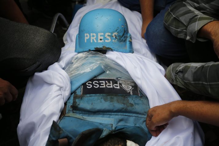 Morte do cinegrafista da Reuters se soma à outras 7 mortes de profissionais da comunicação na Faixa de Gaza / Ashraf Amra/Anadolu via Getty Images