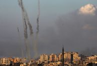 Centenas de foguetes são disparados de Gaza e Líbano contra Israel