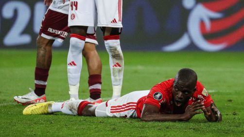 Enner Valencia lamenta uma das chances que desperdiçou no Beira-Rio