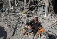 Crise humanitária se aprofunda em Gaza enquanto Israel retalia o Hamas com bombardeios