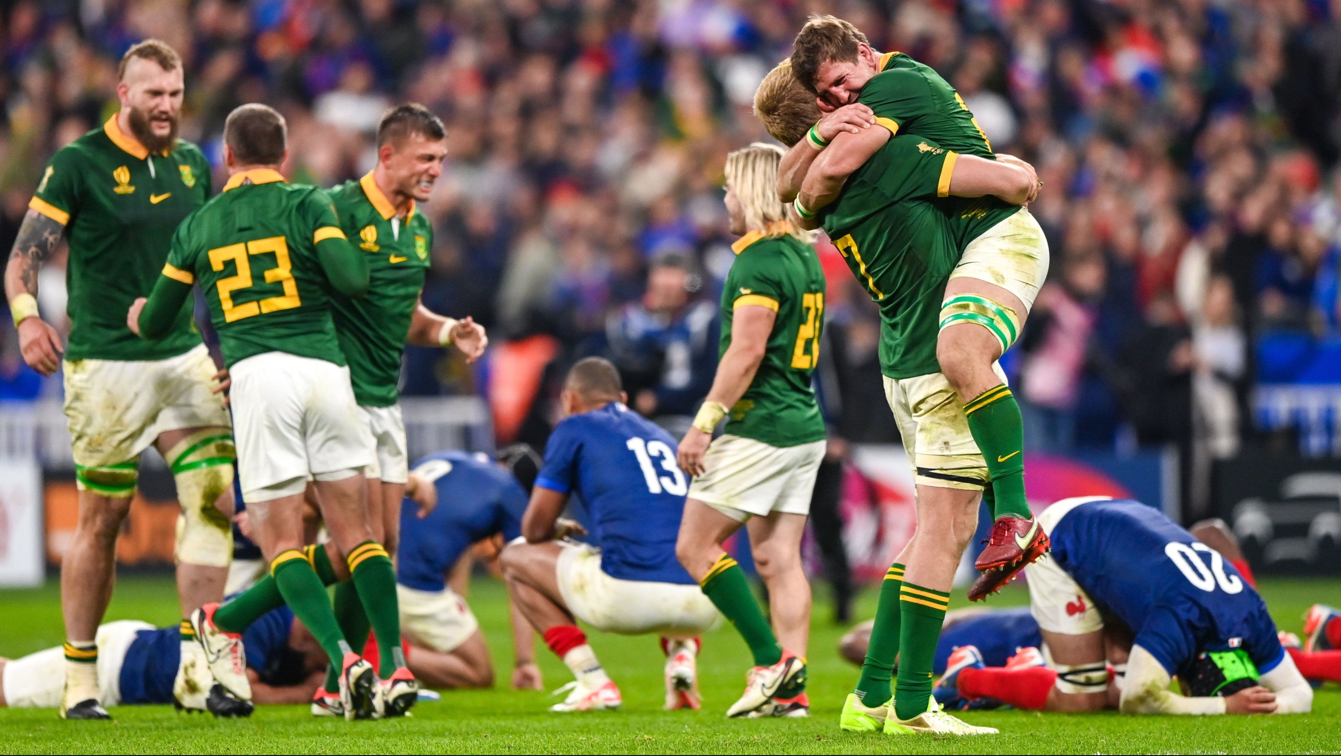 Sul-africanos comemoram enquanto franceses choram a despedida em casa na Copa do Mundo de Rugby