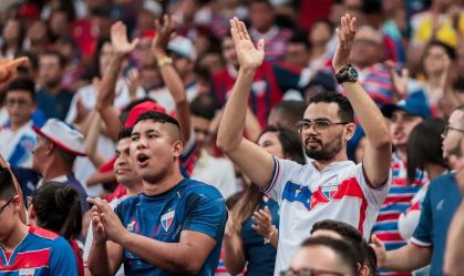 Torcida do Fortaleza na Arena Castelão