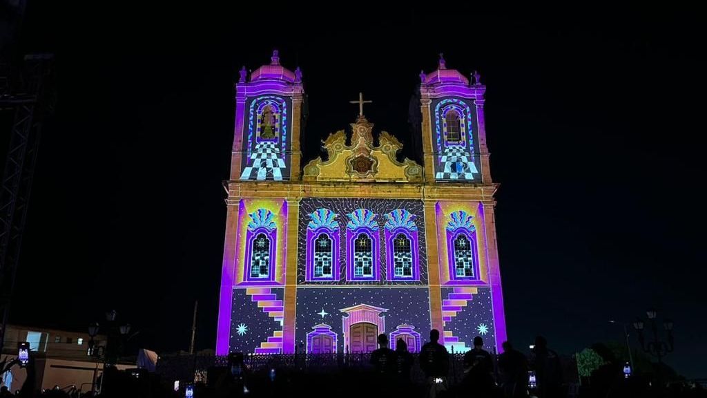 Igreja do Bonfim iluminada em evento neste domingo (8)