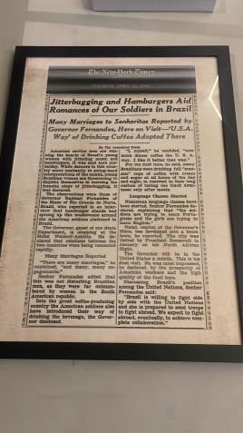 Paulo Gallindo emoldurou o texto do The New York Times na parede do BurgerCue em Pinheiros, na capital paulista/ Reprodução/Paulo Gallindo