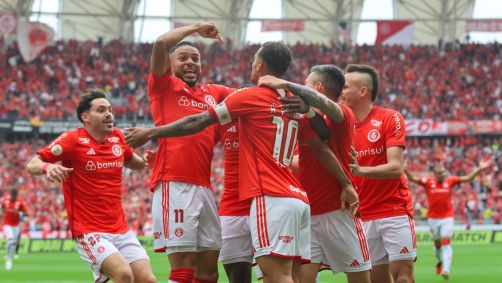 Jogadores do Inter comemoram o gol de Alan Patrick no Gre-Nal 440, no Beira-Rio