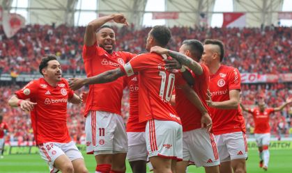 Jogadores do Inter comemoram o gol de Alan Patrick no Gre-Nal 440, no Beira-Rio