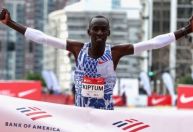 Recordista mundial da maratona morre aos 24 anos