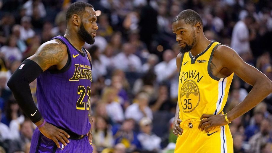 LeBron James e Kevin Durant em jogo da NBA