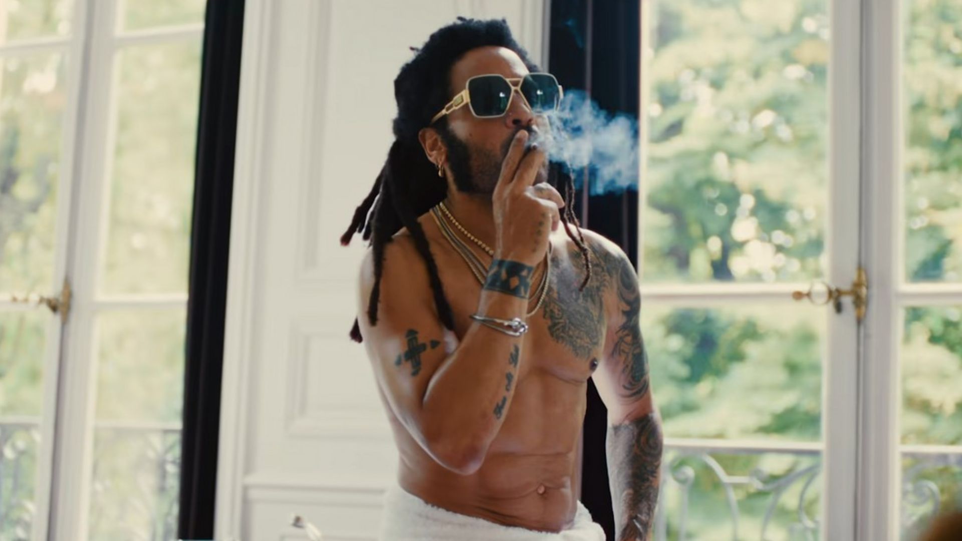 Lenny Kravitz pelado no novo single