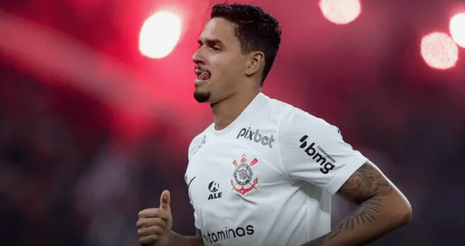 BOMBA: Corinthians avalia fazer proposta por Lucas Veríssimo