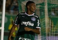 Joia da base do Palmeiras entra na mira de clube inglês, diz jornal; veja valores