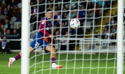 Aos 17, atacante do Barcelona se torna o estreante mais jovem a marcar pelo clube