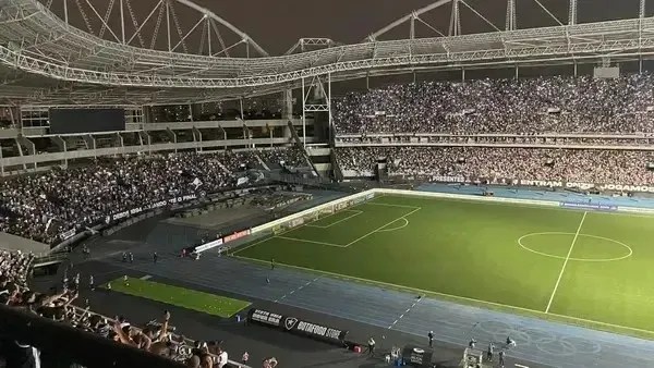Jogo foi suspenso por falta de luz no Estádio Nilton Santos