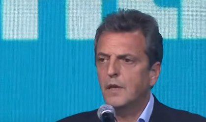 Massa acena para eleitores de espectros políticos variados e promete governo de unidade nacional