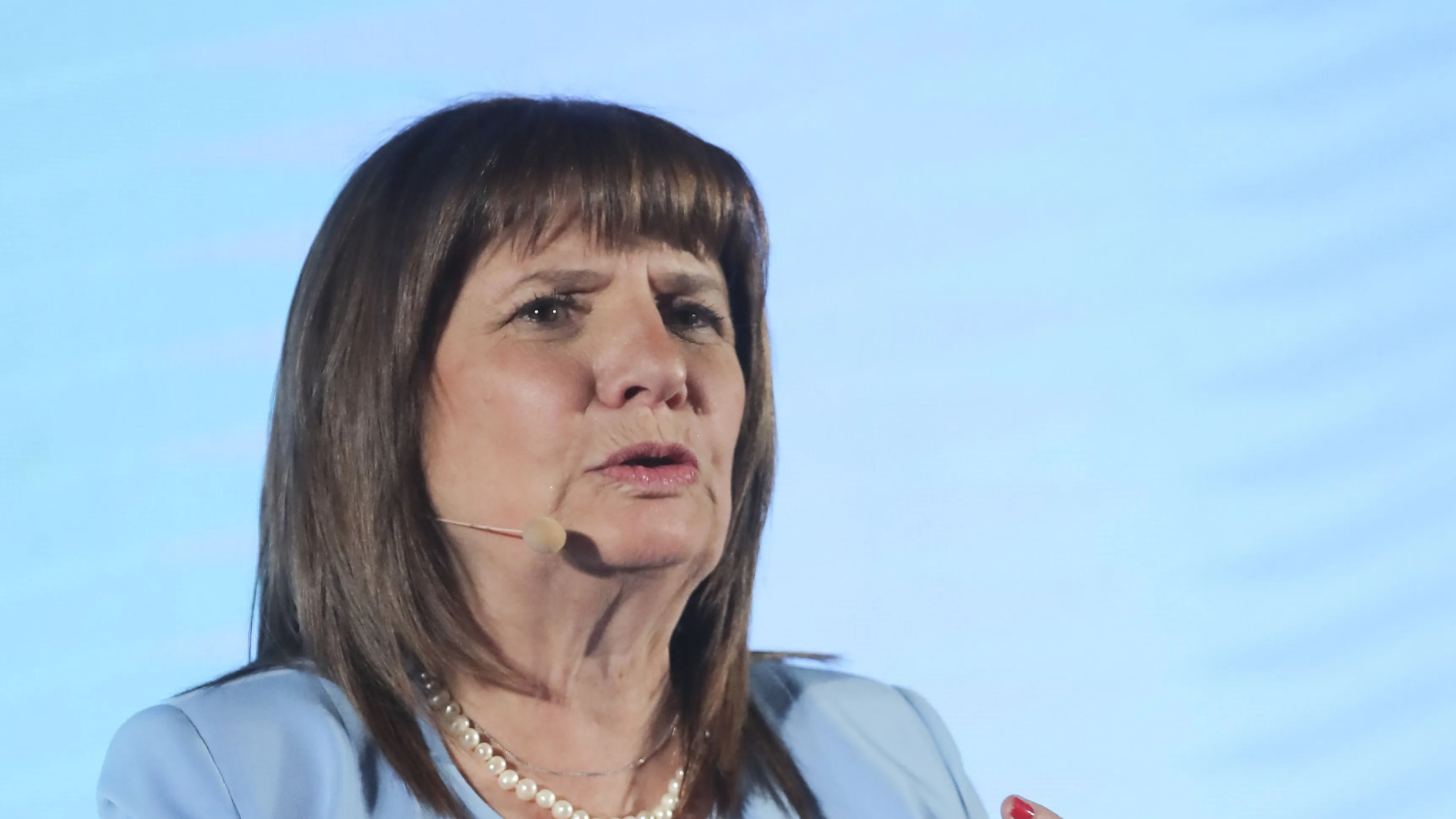 Candidata presidencial do partido Juntos Por El Cambio, Patricia Bullrich, fala durante a apresentação de seu livro "De un día para el otro" na Faculdade de Direito da Universidade de Buenos Aires em 14 de setembro, 2023