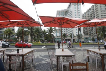 Médicos foram baleados em quiosque na Barra da Tijuca, na zona oeste do Rio de Janeiro