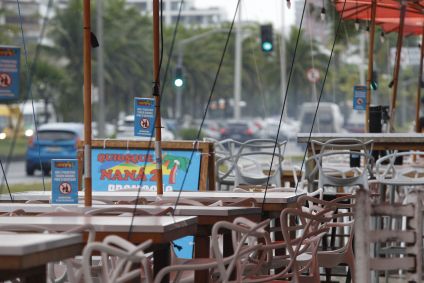 Médicos foram baleados em quiosque na Barra da Tijuca, na zona oeste do Rio de Janeiro