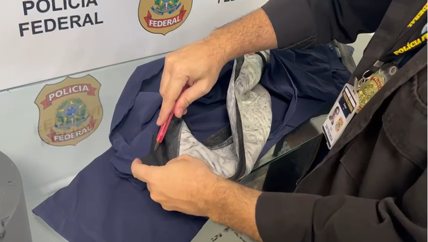 Húngaro escondia 3 kg de cocaína em mala e peças de roupa