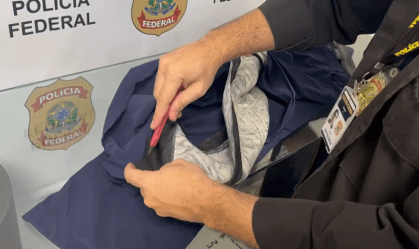 Húngaro escondia 3 kg de cocaína em mala e peças de roupa