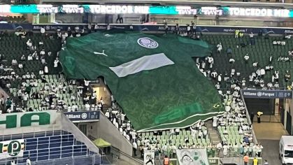 Torcida organizada do Palmeiras cobriu o patrocínio da Crefisa de camisa do clube