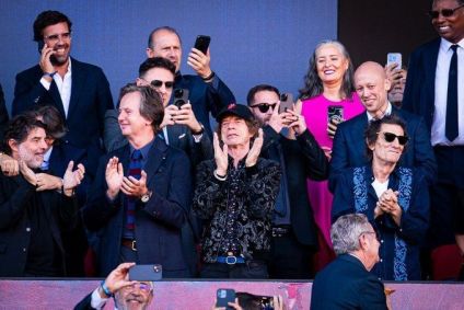 Mick Jagger comemora gol do Barcelona