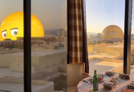 Emoji gigante surpreende moradores e turistas em Las Vegas; entenda