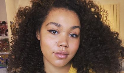 Ruby Barker revela que teve surtos psicóticos após gravar "Bridgerton"