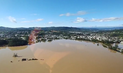 Alto do Vale do Itajaí, em Santa Catarina, registra alagamentos após fortes chuvas