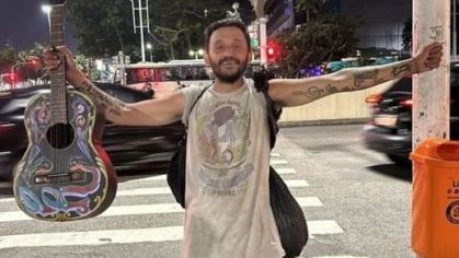 Torcedor do Boca Juniors chega ao Rio após percorrer caminho a pé