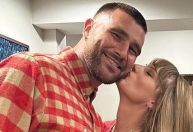 Taylor Swift e Travis Kelce viram fantasia de Halloween e jogador dá dica