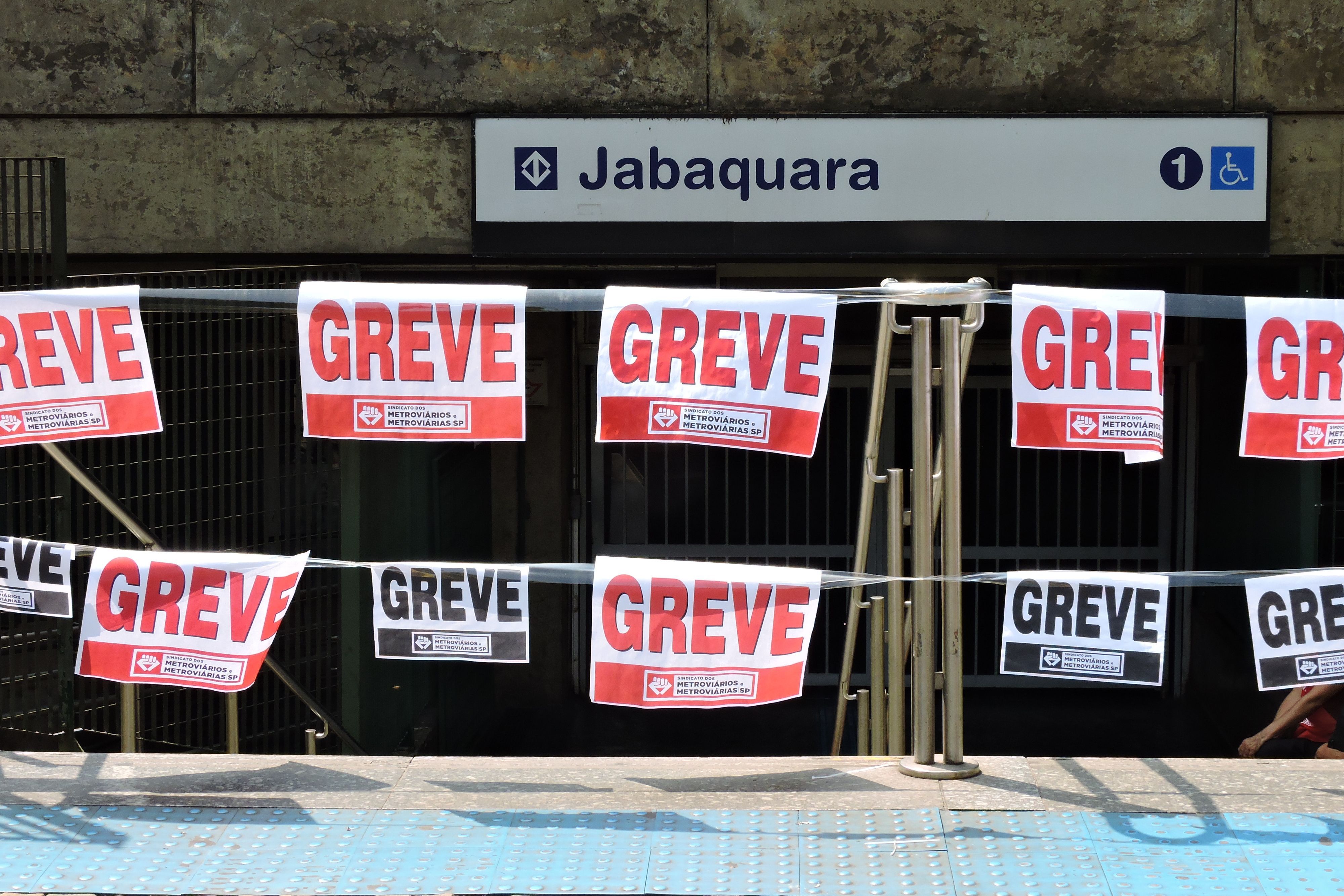Vista do Terminal Jabaquara, na zona sul de São Paulo, durante a paralisação em greve dos funcionários do Metrô, CPTM e Sabesp, em 3 de outubro de 2023.