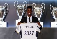 Real Madrid renova com Vinicius Júnior até 2027