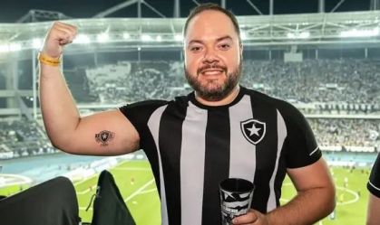Torcedor do Botafogo com tatuagem no Nilton Santos