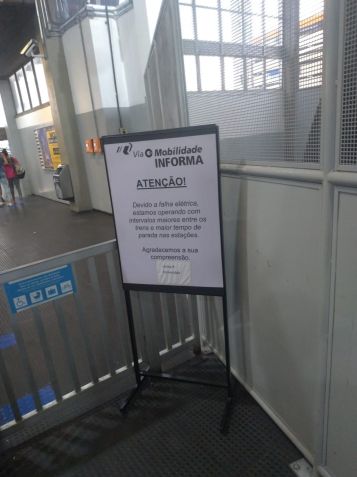 Aviso de problemas na linha na estação Osasco / Douglas Porto/CNN