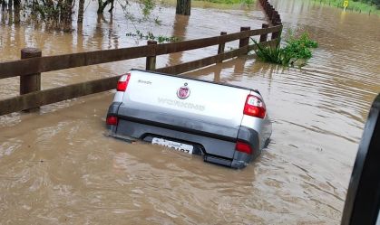 Chuvas em SC: homem é encontrado morto em veículo submerso