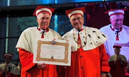 Carlo Ancelotti recebe o título de Doutor Honoris Causa