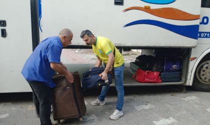 Faixa de Gaza: ônibus com brasileiros deixa escola e chega a cidade próxima à fronteira com Egito