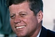 ‘The Crown’ americano? Netflix investe em série sobre família de JFK, diz site