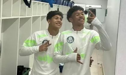 Ian (esq.), com companheiro no sub-15 do Palmeiras