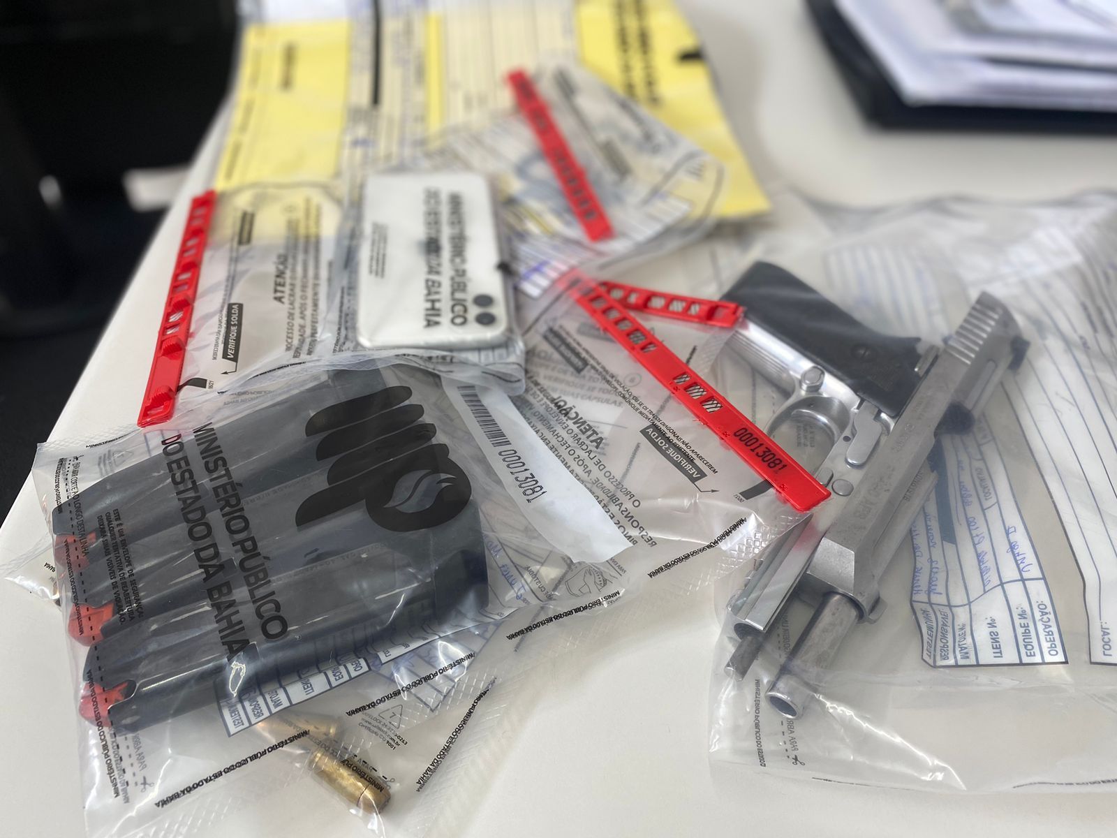 Armas e outras provas foram apreendidas pela Polícia Civil da Bahia