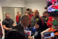 Marcos Braz discute com fotógrafo na Arena antes de Grêmio x Flamengo