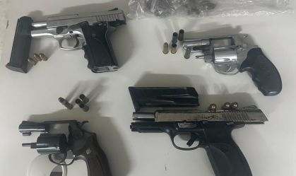Armas foram apreendidas pela polícia no local da ocorrência em Salvador