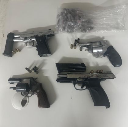Armas foram apreendidas pela polícia no local da ocorrência em Salvador