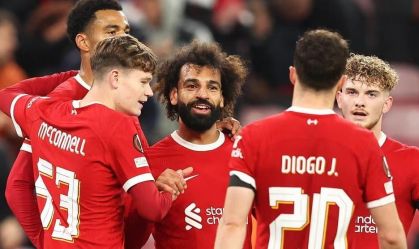 Salah comemora um dos gols contra o Toulouse
