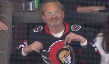 Matthew Perry em jogo do Ottawa Senators