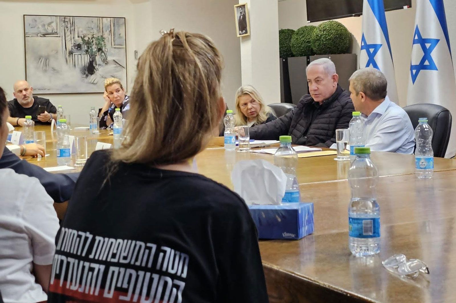 Netanyahu meets with families of hostages